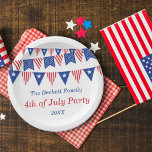Assiettes En Carton Drapeaux rouges, blancs et bleus 4 juillet fête<br><div class="desc">Célébrez dans le style avec ces assiettes en papier design et très tendance 4 juillet fêtes. Le design est facile à personnaliser avec votre libellé d'événement spécial et vos invités seront ravis quand ils verront ces fabuleuses plaques en papier.</div>