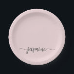 Assiettes En Carton Écriture calligraphique minimaliste rose simple et<br><div class="desc">Assiettes en papier personnalisées avec monogramme, écriture simple et minimaliste, rose blush. Ce design présentant votre prénom dans un joli style d'écriture manuscrite avec une typographie de signature à empattements (ou calligraphie) sur un fond rose poussiéreux ou rose pastel clair. Celles-ci sont faciles à personnaliser. Idéal pour une pendaison de...</div>