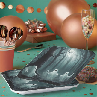 Assiettes En Carton Eerie Ghosts flottant à travers une forêt hantée