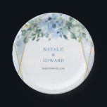 Assiettes En Carton Eeucalyptus floral bleu romantique et cadre doré<br><div class="desc">Plongez-vous dans la délicatesse de l'ensemble graphique "Romantic Boho Dusty Blue Flowers" qui combine harmonieusement la verdure de l'eucalyptus avec des cadres de parties scintillant dorés exquis. Parfait pour les assiettes mariages, ce graphique exhibe une élégante touche bohème. Les teintes des fleurs bleues poussiéreuses manifestent une subtile énigme et un...</div>