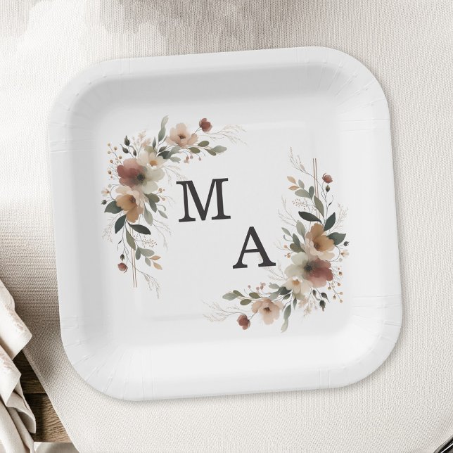 Assiettes En Carton Élégance Ethérée Floral Wreath Mariage Monogramme (Decorate your celebration table in elegance with our monogrammed plates in 6 chic hues.)