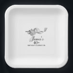 Assiettes En Carton Elégant Classic Golf 40th Birthday Party Custom<br><div class="desc">Élégante plaque de papier d'anniversaire en noir et blanc pour un golfeur. Le sommet de est décoré d'accessoires de golf - un club de golf, balle de golf, casquette et gants. L'aquarelle crée une esthétique traditionnelle et classique. Parfait pour un bain d'anniversaire au club ou un jardin barbecue. Tout le...</div>