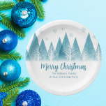 Assiettes En Carton Élégant hiver Arbres annuel Famille Noël<br><div class="desc">Une élégante rangée de sapins d'hiver et de flocons de neige au-dessus de votre script Joyeux Noël personnalisé et de votre nom de famille en joli bleu sous la forêt remplie de neige. Plaques papier de fête de famille de vacances modernes avec votre message personnalisé.</div>