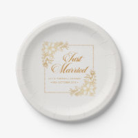 Élégant juste marié épousant la plaque à papier de