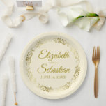 Assiettes En Carton Elégant Mariage Ornate Bordure Or & Crème<br><div class="desc">Ces belles plaques de papier couleur crème d'ivoire présentent un design simple mais élégant avec une bordure florale dorée en faux film orné et de l'espace pour entrer les noms du couple et la date mariage. Entièrement personnalisable. Parfait pour une douche nuptiale, une réception décontractée, un dîner de répétition ou...</div>
