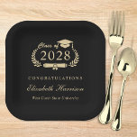 Assiettes En Carton Élégant Script Black Gold Graduation Party<br><div class="desc">Élégantes plaques de papier noir et or de la fête de graduation avec "Classe de" dans une illustration de la couronne de laurier incorporant un casquette et un diplôme,  le nom du diplômé dans un script formel,  et "Félicitations" et leur nom d'école dans la typographie classique moderne.</div>