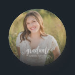 Assiettes En Carton Élégant Script Graduation Photo<br><div class="desc">Célébrez le diplômé avec cette plaque de papier photo de graduation. Cette plaque papier est dotée d'une police de script élégante et vous permet d'ajouter votre propre photo. Visitez ma collection de diplômes pour voir toutes les options de coordination pour les fournitures de fin d'études.</div>