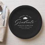 Assiettes En Carton Elégante Bravo noir et blanc à l'étudiant<br><div class="desc">Élégantes plaques de papier de graduation avec une casquette de graduation avec l'expression "Bravo au diplômé" dans un script de calligraphie blanc sur un arrière - plan noir. Personnalisez les plaques de papier modernes avec le nom du diplômé, le nom de l'école et l'année de diplôme. Les plaques de graduation...</div>