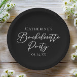 Assiettes En Carton Élégante fête de bachelorette minimaliste noir et<br><div class="desc">Cet autocollant élégant de fête de bachelorette noire présente une typographie blanche chic pour une mariée moderne qui va avoir un événement haut de gamme avec ses demoiselles d'honneur. Décoration de fête de bachelorette minimaliste personnalisée tendance.</div>