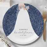 Assiettes En Carton Élégante Fête des mariées de mariée bleu marine<br><div class="desc">Une mariée en robe mariage sur une rose blanche sur un arrière - plan bleu marine (ou de toute couleur),  fait un bel ajout à votre décor de douche nuptiale. CORRESPONDRE des articles dans notre magasin.</div>