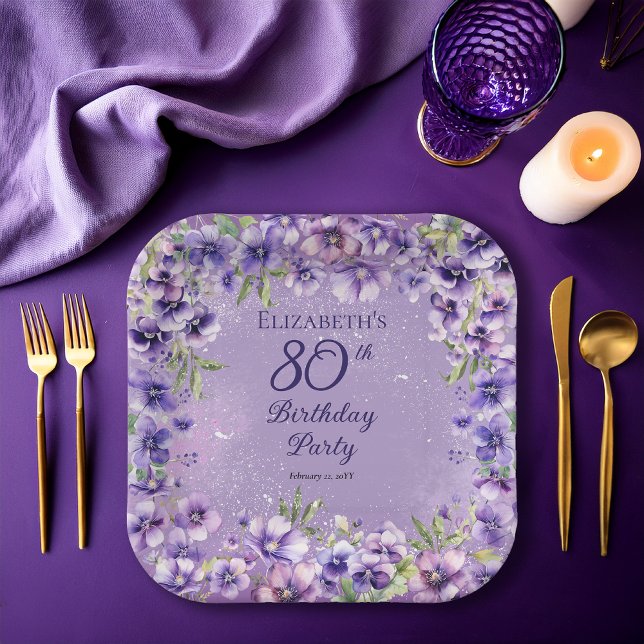 Assiettes En Carton Élégante Violette violette Florale 80e fête d'anni (Boho Elegant Purple Violets Floral 80th Birthday Party Square Paper Plates)
