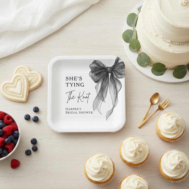 Assiettes En Carton Elle Noue Le Nœud Noir Cérémonie de Fiançailles Ma (Créateur téléchargé)