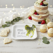 Elle Noue Le Nœud Papillon Chartreuse Baby Shower