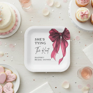 Assiettes En Carton Elle Noue Le Nœud Rouge Fête de Mariée