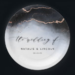 Assiettes En Carton Ethereal Mist Ombre Navy Mariage d'aquarelle bleu<br><div class="desc">Ethereal Mist Ombre Marine Bleu Aquarelle Moody Mariage Conception avec aquarelle peinte à la main malice laver la texture arrière - plan, rose doré feuille d'or look lignes veining, et des pistes de points de confetti et bords. Un look tendance et moderne pour toutes les saisons, avec une palette de...</div>