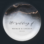 Assiettes En Carton Ethereal Mist Ombre Navy Mariage d'aquarelle bleu<br><div class="desc">Ethereal Mist Ombre Marine Bleu Aquarelle Moody Mariage Conception avec aquarelle peinte à la main malice laver la texture arrière - plan, rose doré feuille d'or look lignes veining, et des pistes de points de confetti et bords. Un look tendance et moderne pour toutes les saisons, avec une palette de...</div>