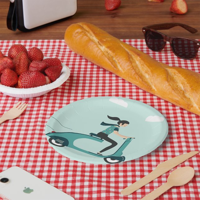 Assiettes En Carton Femme Sur Un Scooter (Créateur téléchargé)