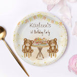 Assiettes En Carton fête d'anniversaire de pique-nique nounours<br><div class="desc">Pique-nique nounours fête anniversaire assiettes personnalisées. Deux petits assis à la table de pique-nique. Idéal pour les petits enfants,  facile à faire et à faire correspondre le thème de la fête d'anniversaire.</div>