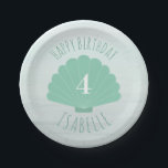 Assiettes En Carton Fête d'anniversaire de plage de coquillage<br><div class="desc">Les plaques à papier d'anniversaire comportant une illustration d'un coquillage de turquoise au-dessus d'une aquarelle d'ombre ont inspiré l'arrière - plan de turquoise.  Personnalisez le nom et le nombre.</div>