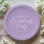 Assiettes En Carton Fête de Bachelorette Violet Lilas Personnalisée<br><div class="desc">Cette jolie assiette en papier violet lilas pour enterrement de vie de jeune fille comporte une écriture blanche classique pour une mariée qui va avoir un événement luxueux avec ses demoiselles d'honneur. Décoration de fête de bachelorette violet pastel chic et minimaliste.</div>