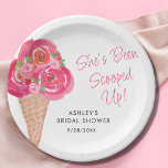 Assiettes En Carton Fête des mariées de crème glacée intégrée personna<br><div class="desc">Cette jolie plaque en papier de douche nuptiale sur le thème de la crème glacée est décorée de fleurs d'aquarelle et d'un cône de crème glacée. Le texte dit : "Elle a été emportée !" dans une typographie rose stylisée. Facile à personnaliser. Utilisez l'outil de conception pour modifier la taille,...</div>