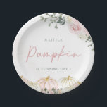 Assiettes En Carton Fête du premier anniversaire du petit Citrouille<br><div class="desc">Célébrez le premier anniversaire de votre enfant avec nos **Plaques de papier de première fête d'anniversaire du petit Citrouille**. Ces charmantes assiettes sont ornées d'adorables graphismes citrouilles et de couleurs festives, parfaites pour une fête d'anniversaire sur le thème des chutes. Conçues pour correspondre à votre thème "Petit Citrouille", elles apportent...</div>