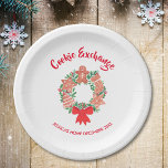 Assiettes En Carton Fête Noël Cookie Exchange Party<br><div class="desc">Ces assiettes en papier mignonnes et charmantes seront parfaites pour votre soirée Cookie Exchange. Elles sont imprimées avec une aquarelle d'une couronne festive ornée de biscuits de Noël. Facile à personnaliser. Amusez-vous en vacances ! Aquarelle originale © Michele Davies.</div>