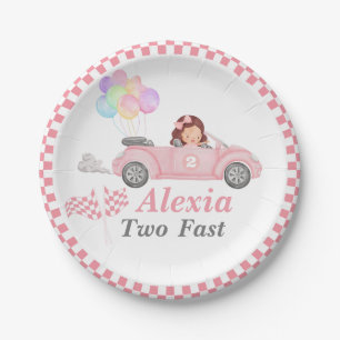 Assiettes En Carton Fille à la voiture de course rose qui grandit trop