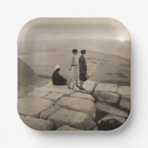 Assiettes En Carton Filles au sommet de la pyramide de Khufu en Égypte