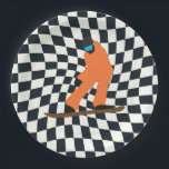Assiettes En Carton Freeride Snowboardeur En Costume Orange À damiers<br><div class="desc">Illustration fantaisiste cool de snowboarders colorés,  snowboard descendant en montagne,  sur la neige fraîche en poudre. Snowboard et sport de plein air de Noël. Cadeaux de snowboard. Cadeaux de l'équipe de snowboard. Chèques rétro déformés à damiers snowboard.</div>