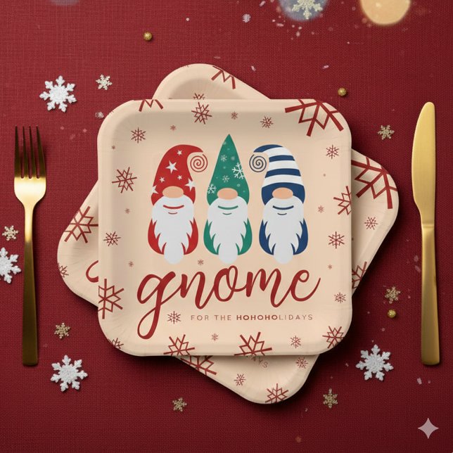Assiettes En Carton Gnome de Noël Hygge pour les fêtes de neige (Gnome for the Holidays Paper Plates Cover Photo)