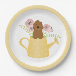 Assiettes En Carton Goldendoodle Dans L'Arrosage Can Jaune
