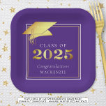 Assiettes En Carton Graduation 2024 Purple Faux Metallic Gold<br><div class="desc">Elégante couleur personnalisée CLASSE DE 2024 plaques de papier de la fête de graduation avec FÉLICITATIONS et le nom de votre diplômé accentué avec un faux feuille d'or métallique 2024 et casquette de graduation ou mortier dans votre choix de couleur arrière - plan (montré en violet) vous pouvez changer à...</div>