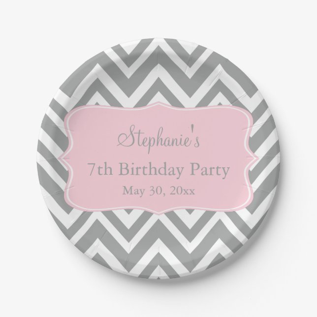 Assiettes En Carton Gris, blanc et pastel Pink Chevron Anniversaire (Devant)