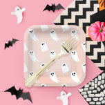 Assiettes En Carton Halloween rose et blanc Fantôme et papier Motif<br><div class="desc">Nous avons conçu et illustré cette amusante Halloween thème motif plaques de papier design. Notre design comprend un motif d'Halloween amusant avec un motif fantôme blanc amusant. Parfait pour célébrer Halloween. Conçu par Moodthology Papery</div>