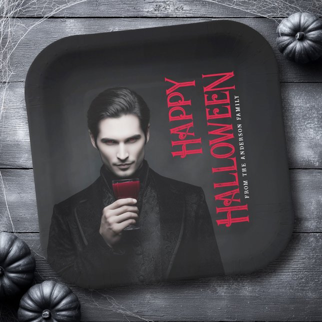 Assiettes En Carton Handsome vampire drinking blood Happy Halloween (Handsome vampire drinking blood Happy Halloween Paper Plates)