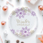 Assiettes En Carton Hiver Onederland Plate de flocons de neige violet<br><div class="desc">Winter Onederland premier anniversaire violet et or plaques de fête de fêtes de flocon de neige</div>