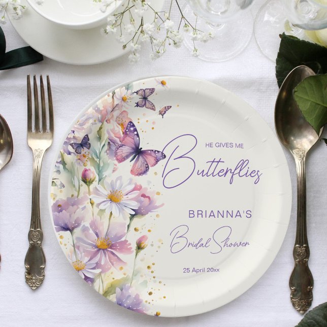 Assiettes En Carton Il me donne des papillons nuptiaux imprimés (He gives me butterflies enchanted garden purple lavender bridal shower printed paper plates )