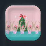 Assiettes En Carton Illustration de nageurs artistiques personnalisés<br><div class="desc">Illustration moderne cool de nageuses artistiques synchronisées dans un bassin avec un sapin de Noël et des étoiles à l'arrière. Les nageurs artistiques offrent un design cadeau dans des couleurs pastel. Cinq femmes nageuses en piscine. cadeau d'équipe de natation cool. cadeaux d'équipe de natation synchronisée, cadeau d'entraîneur d'équipe de natation...</div>