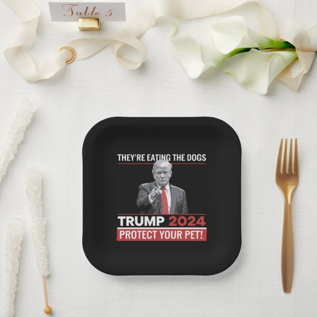 Assiettes En Carton Ils mangent le débat Trump 2024 sur les chiens (Mariage)