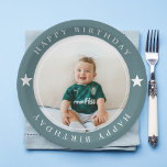Assiettes En Carton Joyeux Anniversaire Avec Photo<br><div class="desc">Célébrez votre journée spéciale avec style grâce à nos assiettes personnalisables "Joyeux anniversaire avec photo" ! Ces assiettes sont parfaites pour ajouter une touche personnelle à votre fête d'anniversaire. Téléchargez simplement votre photo préférée, et nous créerons un design unique et mémorable pour vous. Fabriqués avec du papier robuste et de...</div>