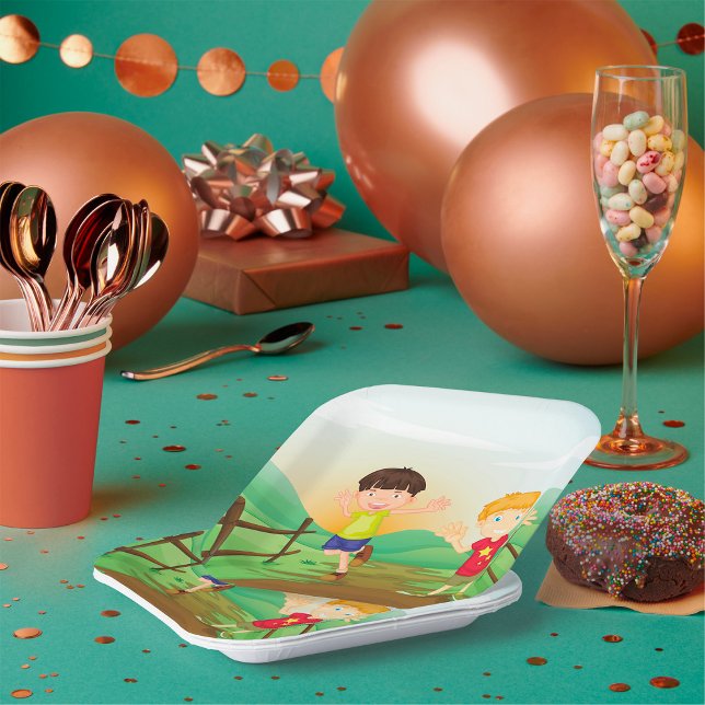 Assiettes En Carton Joyeux Enfants Jouant À L'Extérieur (Créateur téléchargé)