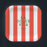 Assiettes En Carton La Dolce Vita Italie Red Cabana<br><div class="desc">Transformez vos rassemblements en une escapade méditerranéenne avec les Plaques en papier Carré La Dolce Vita Italie Red Cabana Stripes, un mélange parfait de style et de personnalisation pour toutes les occasions. Ces assiettes en papier vif sont ornées de rayures de cabane jaune rouge et audacieuses inspirées du charme de...</div>