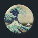Assiettes En Carton La grande vague outre de Kanagawa<br><div class="desc">La grande vague outre de Kanagawa (神奈川沖浪裏),  est une copie de bois de graveur par l'artiste japonais Katsushika Hokusai (葛飾北斎). Veuillez visiter mon magasin pour une conception plus intéressante et plus de choix de couleur. =>     zazzle.com/iwheels*</div>