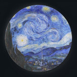 Assiettes En Carton La nuit étoilée de Van Gogh<br><div class="desc">Peinture à l'huile du grand peintre hollandais Vincent Van Gogh (1853-1890)Considéré par certains comme son oeuvre d'art la plus célèbre, Van Gogh peint "La nuit étoilée" en 1889 de mémoire alors qu'il vivait dans un asile en France où il s'était enregistré pour la dépression.La scène dépeint la vue depuis sa...</div>