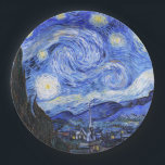 Assiettes En Carton La nuit étoilée de Van Gogh<br><div class="desc">Peinture à l'huile du grand peintre hollandais Vincent Van Gogh (1853-1890)Considéré par certains comme son oeuvre d'art la plus célèbre, Van Gogh peint "La nuit étoilée" en 1889 de mémoire alors qu'il vivait dans un asile en France où il s'était enregistré pour la dépression.La scène dépeint la vue depuis sa...</div>