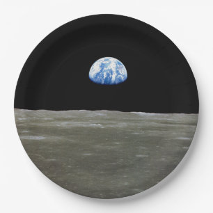 Assiettes En Carton La Terre depuis la Lune dans l'espace noir : lever