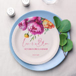 Assiettes En Carton L'amour est en fleur rose fleurie douche nuptiale<br><div class="desc">L'amour est en fleur Pink magenta peonies de pêche élégante douche nuptiale monogramme imprimé plaque tige,  couleurs vives audacieuses moderne typographie décontractée personnalisée</div>