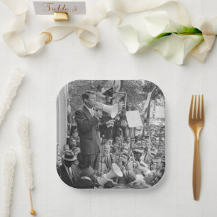 Assiettes En Carton Le sénateur Robert Kennedy en campagne pour le pré
