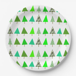 Assiettes En Carton Les arbres de Noël sur un terrain neigeux